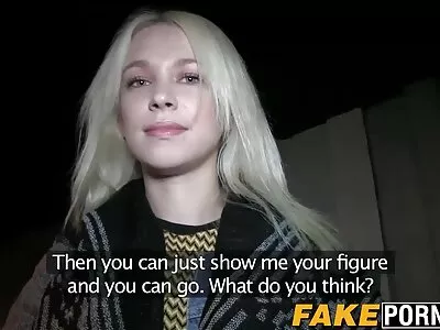 A ingyenes xxx filmek leszbikusok hevedert használnak, amikor szexelnek az autóban