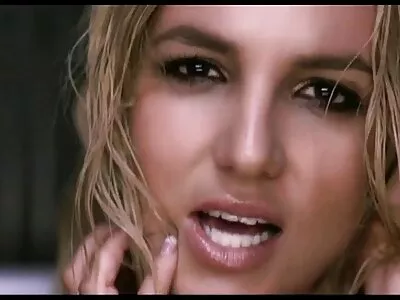 Szőrös punci barna egy kihívást jelentő anális szex vad baszás jelenet