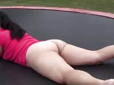 A szórakoztató méretű tinit Elsa Jean magyartiniporno -t tönkreteszi egy fekete kakas