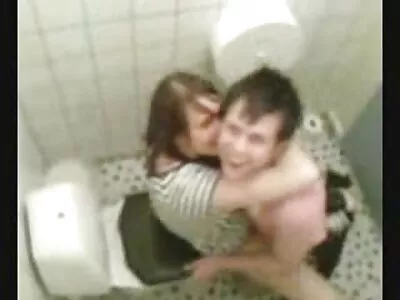 Európai latina elsö anál leszarják a lépcsőházban