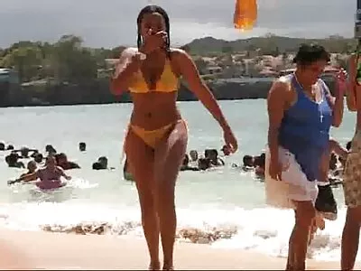 A szórakoztató méretű Latina retteg ennek a fiúnak pornó ingyen videó a méretétől