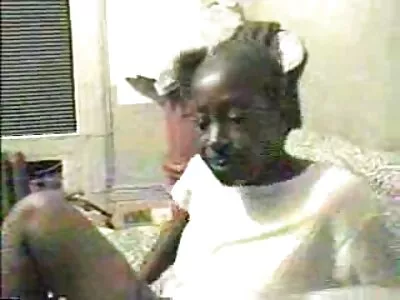 Csavart latin tini élvezi a kemény szexet az xxl filmek ágyon