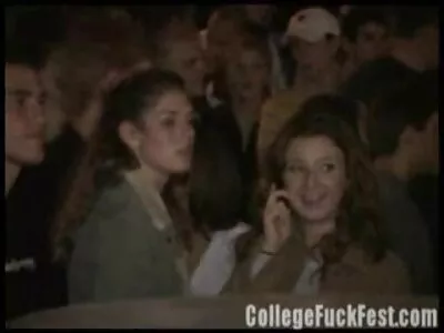 Természetes cseh csaj egyre szar kemény porno nyalas egy szabadtéri vid